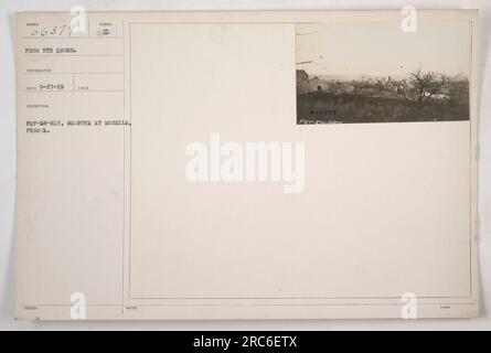 Bild von Soldaten des 5. Ingenieurregiments in Fey-en-Hey, Meurthe et Moselle, Frankreich. Das Foto wurde am 27. September 1919 aufgenommen. Es zeigt 183 Soldaten mit dem Symbol von Fey-en-Hey im Hintergrund. Dieser Titel entspricht dem gezeigten Bild. Stockfoto