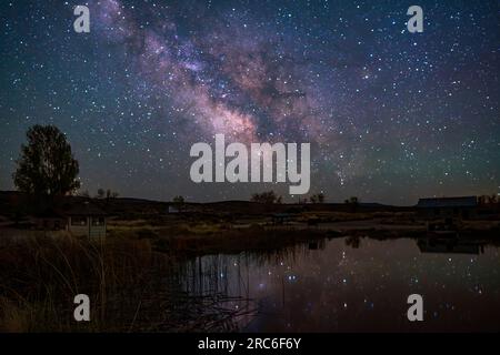 Milky Way im Virgin Valley mit heißen Quellen und Campingplatz im nordwestlichen Sheldon National Wildlife Refuge von Nevada Stockfoto