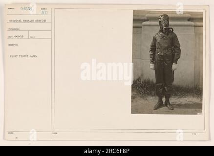 Ein Soldat mit einer Tissot-Maske, die vom Chemical Warfare Service im Ersten Weltkrieg ausgestellt wurde Die Maske wurde entwickelt, um Soldaten vor chemischen Angriffen zu schützen. Das Foto wurde am 2. April 1919 mit der Nummer AU aufgenommen und wurde als Vorderansicht der Tissot-Maske beschrieben. Stockfoto