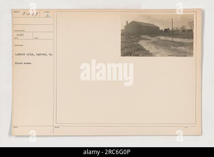 Langley Field in Hampton, Virginia, während des Ersten Weltkriegs, trifft auf eine Flutszene. Dieses Foto wurde am 17. November aufgenommen und zeigt die Folgen der Überschwemmung. Das Bild zeigt das Ausmaß der Überschwemmung und die Auswirkungen auf die militärischen Aktivitäten am Langley Field. Stockfoto