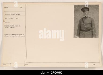 Lieutenant Colonel Gamble, Offizier der Armeeunterhaltung, wird in Tours, Frankreich, gesehen. Dieses Foto wurde vom Signalkorps aufgenommen und am 3. Juli 1919 empfangen. Sie ist mit „Entertainment Section, Tours, France“ gekennzeichnet und wird von Synsol E ausgestellt. Anmerkung Nr. 461592. Stockfoto