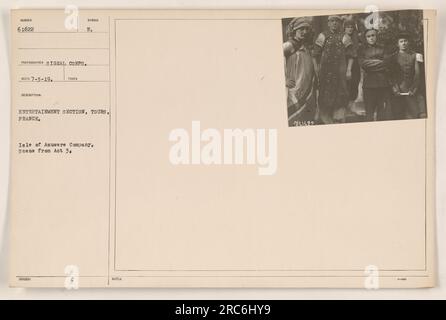 Soldaten der Isle of Azuwere Company spielen eine Szene aus dem Akt 3 in Tours, Frankreich. Das Foto wurde am 3. Juli 1919 von einem Fotografen des Signalkorps aufgenommen. Die Beschreibung enthält das Symbol „E“ und ist als Teil des Unterhaltungsbereichs in Tours, Frankreich, gekennzeichnet. Stockfoto
