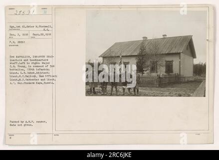 Sgt. 1. Cl. Grier M. Shotwell fotografiert das 2. Bataillon, das Infanterie-Hauptquartier und das Hauptquartier. Abbildung von links nach rechts: Major C. G. Young, Kommandant des 3. Bataillons, 339. Infanterie; Lieut. L. E. Jahns, Adjutant; Lieut. N. C. Hallock, Gasoffizier; Lieut. M. J. Carpenter und Lieut. A. F. May. Das Foto wurde in Obozers Kaya, Russland, ohne Datum aufgenommen. Das Foto hat den A.E.F.-Zensor bestanden. Stockfoto