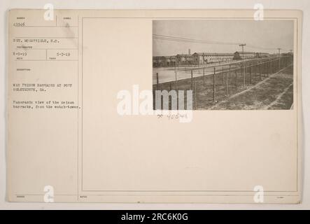 Panoramablick auf die Kaserne des Kriegsgefängnisses in Fort Oglethorpe, Georgia. Das Foto, das Sergeant McGarrigle am 5. Mai 1919 machte, zeigt die Gefängnisbaracken vom Wachturm aus. Das Bild wurde am 3. Mai 1919 empfangen und beschrieben, mit dem zugewiesenen Titel "Kriegsgefangenenlager in Fort Oglethorpe, GA". Stockfoto