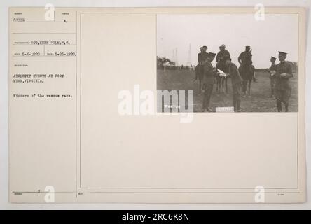 Gewinner des Rettungsrennens in Fort Myer, Virginia. Das Bild wurde vom Fotografen Sgt. Keen Polk, S, C am 26. Mai 1920 aufgenommen und zeigt die Athletik des amerikanischen Militärpersonals während des Ersten Weltkriegs. Das Foto ist Teil einer Reihe von Sportveranstaltungen in Fort Myer. Stockfoto