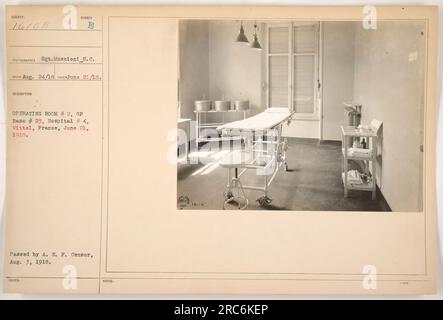 Amerikanisches medizinisches Personal in einem Operationssaal an Basis #23 Krankenhaus #4 in Ittel, Frankreich am 21. Juni 1918. Das Foto wurde von Sergeant Moscioni aufgenommen und am 24. August 1918 herausgegeben. Es wurde am 3. August 1918 vom A.E.F.-Zensor verabschiedet. Stockfoto