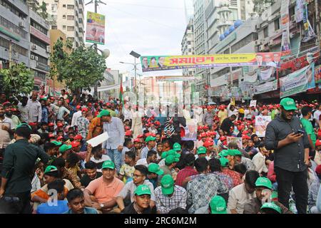 Dhaka, Bangladesch. 12. Juli 2023. Die Nationalistische Partei Bangladeschs versammelt sich vor dem Zentralbüro von Naya Paltan und verkündet seine Forderung nach einem Punkt - Rücktritt der Regierung der Awami-Liga und Abhaltung der nächsten Parlamentswahlen unter einer neutralen Regierung. Um ihre Forderungen zu erfüllen, wird die Partei am 18. Und 19. Juli in allen Hauptquartieren der Stadt und des Bezirks Märsche abhalten. (Foto: Tahsin Ahmed/Pacific Press) Kredit: Pacific Press Media Production Corp./Alamy Live News Stockfoto