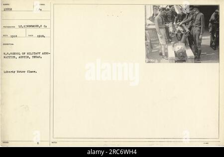 Ein Liberty-Motor-Kurs in den USA Schule für Militärluftfahrt in Austin, Texas, 1918. Das Foto wurde von LT. Kingsmore aufgenommen und hat die Nummer 12202. Das Bild bietet einen Einblick in die Trainingsaktivitäten des amerikanischen Militärs während des Ersten Weltkriegs Stockfoto
