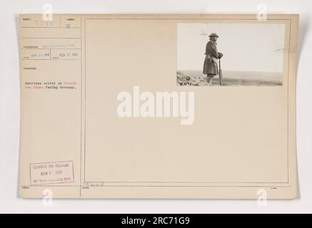 Amerikanische Wache steht Wache auf der Chemin des Dames, die im Ersten Weltkrieg gegen Deutschland positioniert war. Dieses Foto, das als BUBIECT 7598 bezeichnet wird, wurde am 17. Februar 1918 von einem Fotografen des Signal Corps aufgenommen. Es wurde am 1. April 1918 von der Abteilung des war College überprüft und veröffentlicht. Stockfoto