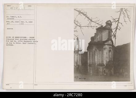 Das Bild mit der Bezeichnung 111-SC-41074 zeigt die Ruine eines Benediktiner-UBTER Himmer bei Oberkall. Das Gebäude diente als Unterschlupf für das 2. Bataillon der 107. Ingenieure auf dem Weg zum Rhein. Dieses Foto wurde von LT. Dowell am 26. Februar 1919 aufgenommen, mit der offiziellen Beschreibung und Nummer 41074. Stockfoto