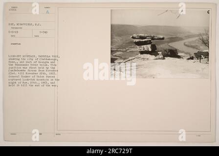 'Sachliche Bildunterschrift: 'Foto von Lookout Mountain, speziell Umbrella Rock, mit Blick auf Chattanooga, Tennessee, zusammen mit Teilen von Georgia und dem Tennessee River unten. Ursprünglich von den Streitkräften der Konföderierten vom 23. November bis zum 25. November 1863 inhaftiert, übernahm General Hooker von den Streitkräften der Union in der Nacht vom 25. November 1863 die Kontrolle über Lookout Mountain und behielt bis zum Ende des Krieges die Kontrolle." Stockfoto