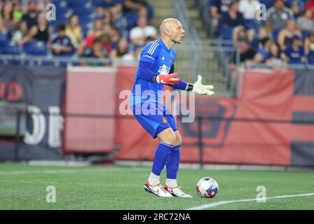 12. Juli 2023; Foxborough, MA, USA; Der Torwart Brad Guzan (1) von Atlanta United reagiert während des MLS-Spiels zwischen Atlanta United und New England Revolution. Anthony Nesmith/CSM Stockfoto