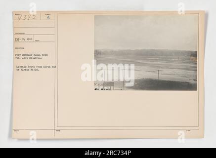 Luftaufnahme der 7. Flugstaffel in Port Sherman in der Kanalzone, aufgenommen am 9. Februar 1918. Das Foto zeigt den Huber A-7 Doppeldecker, der auf dem Flugfeld geparkt ist, mit Blick nach Süden vom nördlichen Ende des Feldes. (Hinweis: Die Nummer des Fotos ist 4392.) Stockfoto