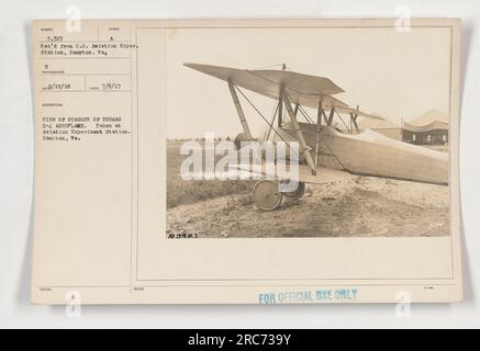 Blick auf die Staffelung des Thomas S-4-Flugzeugs, das an der Aviation Experiment Station in Hampton, VA, aufgenommen wurde. Das Bild wurde am 7/9/17 aufgenommen und am 9/19/18 empfangen. Dieses Foto wurde als 111-SC-3327 bezeichnet und ist Teil der Fotografien der amerikanischen Militäraktivitäten während des Ersten Weltkriegs. Stockfoto