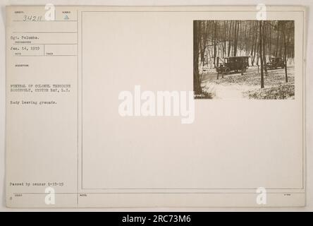 Sgt. Palumbo gesehen auf der Beerdigung von Colonel Theodore Roosevelt in Oyster Bay, L.I., am 14. Januar 1919. Auf diesem Foto wird die Leiche gesehen, die das Grabgelände verlässt. Das Bild wurde am 15. Januar 1919 vom Zensor genehmigt. Hinweis: Ref.-Nr. 24211. Stockfoto