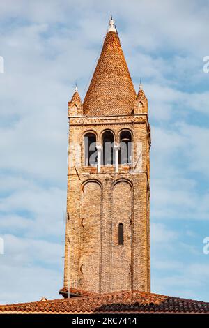 Campo San Barnaba ist ein Platz im Dorsoduro Sestiere von Venedig, Italien. Die Kirche des Viertels ist die San Barnaba. Stockfoto