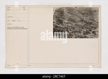 Luftaufnahme von Saint-Souplet-sur-PY, Frankreich, aufgenommen 1919. Das Bild zeigt die Stadt und die umliegende Landschaft von oben. Das Foto war Teil militärischer Aktivitäten während des Ersten Weltkriegs. Stockfoto