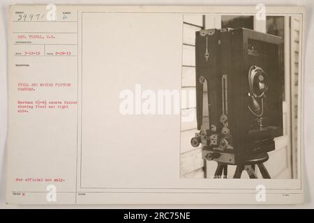 Sgt. Tyrell ist in diesem Bild vom 2. 28. 1919 dargestellt. Das Foto zeigt die gefaltete Eastman 6 1/2 - 8 1/2 Kamera mit der Vorderseite und der rechten Seite. Mit dieser Ausrüstung wurden im Ersten Weltkrieg sowohl Standbilder als auch bewegte Bilder aufgenommen. Das Bild ist mit der Nummer 39971 markiert und Sergeant Tyrell wird als Fotograf identifiziert. Amtlich ausschließlich für militärische Zwecke ausgestellt. Datiert und mit Anmerkungen 239 1 Stof. Stockfoto