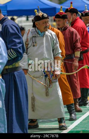 Ulaanbaatar, Mongolei - 12. Juli 2023: Bogenschützen beim Nadaam Festival in Ulaanbaatar, Mongolei. Stockfoto