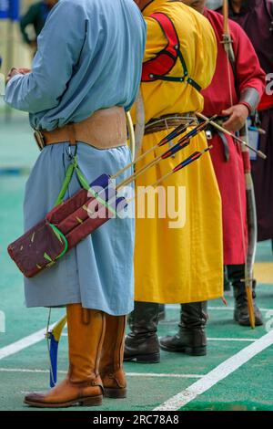 Ulaanbaatar, Mongolei - 12. Juli 2023: Details eines Bogenschützen beim Nadaam Festival in Ulaanbaatar, Mongolei. Stockfoto