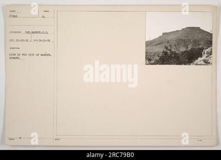 Bildunterschrift: Ein Foto, das am 11. September 1919 aufgenommen wurde und einen Blick auf die Stadt Mardin in der Türkei zeigt. Das Bild wurde von Sergeant Barnes aufgenommen und zeigt die städtische Landschaft. Das Foto wurde als Nummer 67295 gekennzeichnet und erhielt am 18. November 1919. Stockfoto