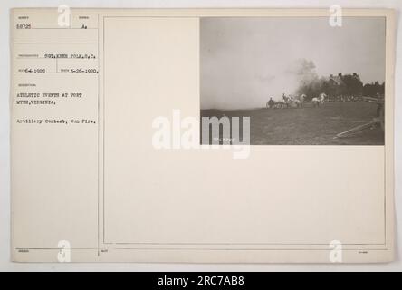 Soldaten, die an einem Artilleriewettbewerb während Sportveranstaltungen in Fort Myer, Virginia, teilnehmen. Das Foto wurde am 26. Mai 1920 aufgenommen und zeigt den Schusswettkampf. Der Fotograf, Sergeant Keen Polk vom Signalkorps, hat das Ereignis aufgenommen. Dieses Bild hat die Identifikationsnummer 68725 RECT64-1920. Stockfoto