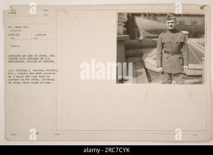 Offiziere und Männer der 165. Infanterie kehren aus Übersee auf der S.S. zurück Harrisburg, Andocken bei Hoboken. Oberst William J. Donovan, ein Anwalt aus Buffalo, New York, der als Major nach Übersee ging, hat jetzt das Kommando über die 165. Infanterie. Man kann ihn mit drei Wundstreifen sehen. (Betrifft: 47628) Stockfoto