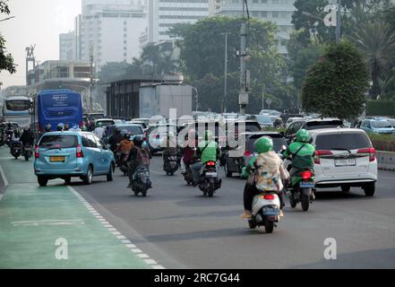 Jakarta, Indoinesien - 23. Juli 2023: Verkehrsklima auf der Autobahn, Hotel, Indonesien, Zentrum von Jakarta, Indonesien Stockfoto