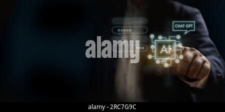 Geschäftsmann, der Chatbot Chat GPT Chat mit AI Künstliche in Smartphone Intelligence Ai Future Chat Roboter Conversation Assistant Sprachnachricht Futur verwendet Stockfoto