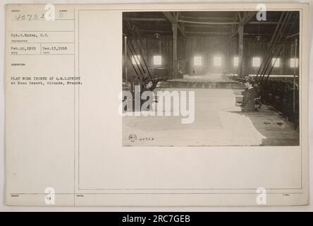 Sergeant G. Ryden betreibt einen "Sung Flat Work Ioner" im Q.M. Wäscherei in Beau Desert, Gironde, Frankreich. Das Foto wurde am 26. Februar 1919 aufgenommen und erhielt es am 13. Dezember 1918. Stockfoto