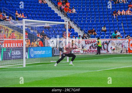 Harrisson, New York, USA. 12. Juli 2023. (SPO) 2023 MLS Normalsaison: NY Red Bulls vs. FC Cincinnati. 12. Juli 2023. Harrison, New Jersey, USA: Fußballspiel zwischen NY Red Bulls und FC Cincinnati, gültig für die Major League Soccer (MLS) East Conference in der Red Bull Arena in Harrison, Mittwoch (12). Kredit: Anthony Oliveira/Thenews2 (Kredit: © Anthony Oliveira/TheNEWS2 via ZUMA Press Wire) NUR REDAKTIONELLE VERWENDUNG! Nicht für den kommerziellen GEBRAUCH! Stockfoto