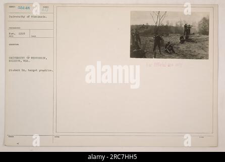 University of Wisconsin, Madison, Studentenbataillon, das sich in Schießübungen engagiert. Das Foto wurde im November 1918 aufgenommen und ist mit der Kennnummer SUT: 55148 gekennzeichnet. Dieses Bild ist Teil der Sammlung von Fotografien, die die amerikanischen militärischen Aktivitäten im Ersten Weltkrieg darstellen Angaben zur Universität: Nur zur amtlichen Verwendung. Stockfoto