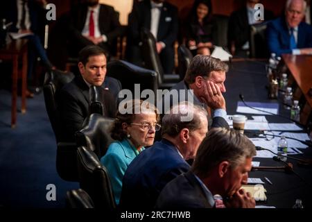 Washington, Usa. 12. Juli 2023. US-Senatorin Dianne Feinstein (Demokrat von Kalifornien) schließt sich ihren Senatorenkollegen für eine Anhörung des Senatskomitees für die Nominierungen des Nachrichtendienstes im Hart Senate Office Building in Washington, DC, USA, Mittwoch, 12. Juli, an. 2023. Foto: Rod Lamkey/CNP/ABACAPRESS.COM Kredit: Abaca Press/Alamy Live News Stockfoto