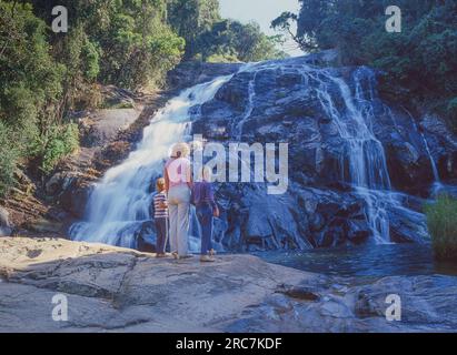 DEBENGENI FALLS, SÜDAFRIKA - 11. APRIL 2023: Die Debengeni-Wasserfälle befinden sich im Gebiet Magoebaskloof und Tzaneen der Provinz Limpopo in Sou Stockfoto