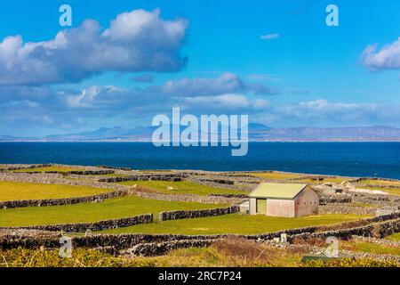 Inish More, Aran Island, Irland, Port Eochla und Umgebung Stockfoto
