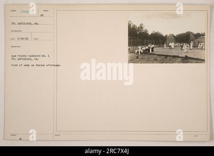 Ein Foto der Baracke Nr. 1 des Kriegsgefängnisses in Fort McPherson, Georgia. Das Bild zeigt das Camp an einem Sonntagnachmittag. Das Foto wurde am 10. Mai 1919 aufgenommen, und in der Beschreibung ist angegeben, dass ein Symbol ausgegeben wurde. Stockfoto