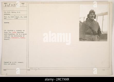 Amerikanischer Leutnant Clayton L. Bissell aus Kane, Pennsylvania, Mitglied der 148. Amerikanischen Aero-Staffel, gefangen in Remaisnil, Somme, Frankreich. LT. Bissell, ein Absolvent der University of Indiana, wird hier im Ersten Weltkrieg gezeigt. Das Foto ist als von A.E.P. Censor genehmigt gekennzeichnet und Teil der Sammlung mit der Referenznummer 24258 CO 0. Stockfoto