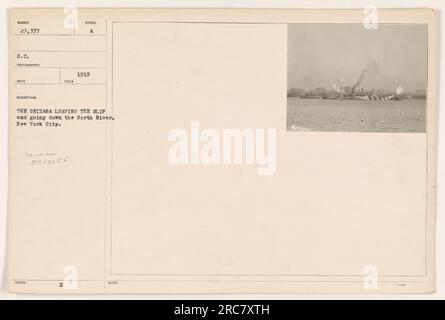 Das Foto zeigt das ORIZABA-Schiff, das 1919 in New York City den North River hinuntersegelt. Der Fotograf ist Seco, und das Bild ist Teil der Fotografien von American Military Activities während des Ersten Weltkriegs. Stockfoto