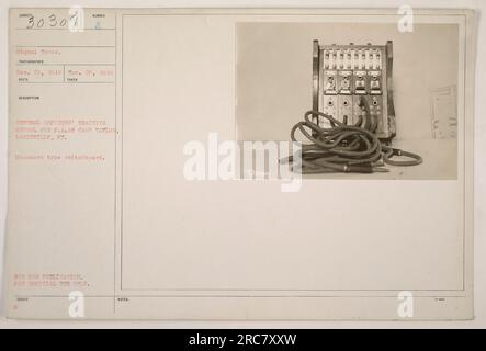 Soldaten an der Sun Central Officers' Training School für Feldartillerie in Camp Taylor, Louisville, KY. Das Foto zeigt eine Monodord-Schalttafel, die von den Soldaten benutzt wird. Dieses Bild darf nicht veröffentlicht werden und ist nur für den offiziellen Gebrauch bestimmt. Zusammen mit den Begleitpapieren ausgestellt. Stockfoto