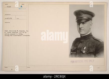 Bildunterschrift: "Kapitän Frederick W. Beaudry, Co H, 126. Infanterie, ist auf diesem Foto zu sehen. Er wurde am 1. August 1918 während der Aisne-Marne-Offensive im Einsatz getötet. Das Foto stammt aus der Sammlung von Sumber 61223 und wurde von einem inoffiziellen Fotografen aufgenommen. Bitte beachten Sie, dass diese Informationen nur für den offiziellen Gebrauch bestimmt sind.“ Stockfoto