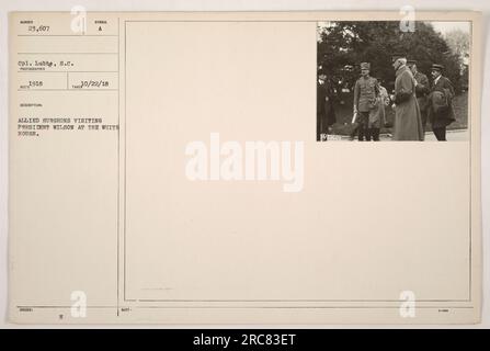 Alliierte Chirurgen besuchen Präsident Wilson im Weißen Haus. Foto von CPL. Lubbe 1918. Das Bild zeigt eine Gruppe von Chirurgen, die vor dem Weißen Haus stehen. Stockfoto