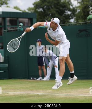 London, Großbritannien. 09. Juli 2023. Tallon Griekspoor und Bart Stevens aus den Niederlanden am 7. Tag der Wimbledon-Meisterschaft 2023 im All England Lawn Tennis and Croquet Club, Wimbledon in London am Sonntag, den 09. Juli 2023. (Foto: Hugo Philpott/BSR Agency) Kredit: BSR Agency/Alamy Live News Stockfoto