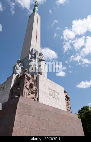 Freiheitsdenkmal in Riga, Lettland. Das Denkmal ehrt Soldaten, die während des lettischen Unabhängigkeitskriegs (1918-1920) starben. Stockfoto