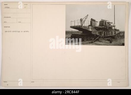 Ein Foto eines 16 cm großen Howitzers, der während des Ersten Weltkriegs auf einem Kriegsschiff montiert war. Das Bild zeigt die beeindruckende Größe und Kraft der Waffe. Die Identifikationsnummer des Fotos ist 25729, und es wurde vom Fotografen Reco aufgenommen. Diesem Bild sind etwa 7000 Hinweise zugeordnet. Stockfoto