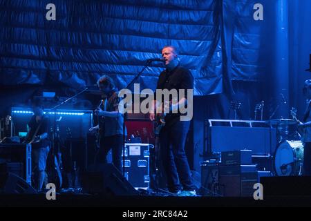 San Diego, USA. 12. Juli 2023. Jason Isbell führt am Mittwoch, den 12. Juli 2023, ein Konzert im Humphrey's by the Bay in San Diego, Kalifornien, auf. Neben seiner Rolle als Musiker ist Herr Isbell auch ein Schauspieler, der im Oktober 2023 den Film „Killer des Blumenmondes“ mitspielt, der von Martin Scorsese und den Stars Leonardo DiCaprio und Robert De Niro gedreht wird. (Foto: Rishi Deka/Sipa USA) Kredit: SIPA USA/Alamy Live News Stockfoto