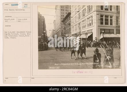 2. US-Dollar Armeeparaden in Portland, Oregon. Das Foto wurde am 27. Dezember 1918 in der Polytechnischen Schule von Benson aufgenommen. Die Abtrennung von Benson Polytechnic ist Teil der 2. USA Armee-Trainingstruppe. Das Bild ist nur zur offiziellen Verwendung vorgesehen und wurde vom Fotografen Robert A. Roos aufgenommen. Stockfoto