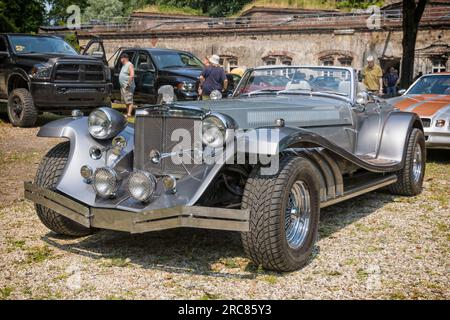 Stade, Deutschland – 9. Juli 2023: A Vintage Clénet Series I from 1977 at Summertime Drive US Car Meeting. Clénet war ein amerikanischer Autohersteller. Stockfoto