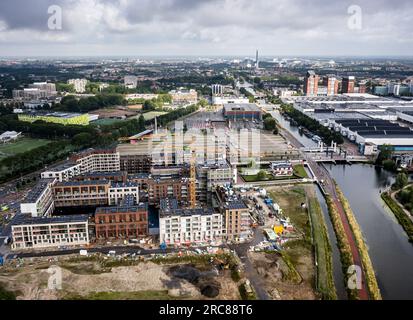 UTRECHT - Drohnenbild eines Nachbarschaftsviertels im Bau. Eine Studie der Forschungsagentur ABF Research hat gezeigt, dass der Wohnungsmangel im vergangenen Jahr weiter zugenommen hat. Laut dem scheidenden Minister Hugo de Jonge unterstreicht dies die Notwendigkeit, den Bau neuer Häuser zu beschleunigen. ANP SEM VAN DER WAL niederlande raus - belgien raus Stockfoto