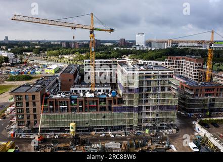 UTRECHT - Drohnenbild eines Nachbarschaftsviertels im Bau. Eine Studie der Forschungsagentur ABF Research hat gezeigt, dass der Wohnungsmangel im vergangenen Jahr weiter zugenommen hat. Laut dem scheidenden Minister Hugo de Jonge unterstreicht dies die Notwendigkeit, den Bau neuer Häuser zu beschleunigen. ANP SEM VAN DER WAL niederlande raus - belgien raus Stockfoto