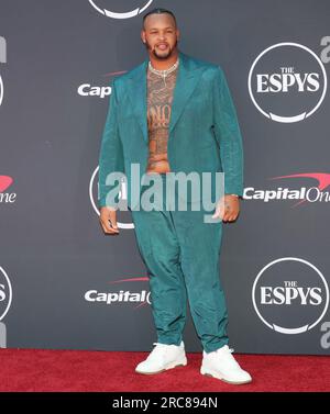 Los Angeles, USA. 12. Juli 2023. Dion Dawkins wird am Mittwoch, den 12. Juli 2023, bei den ESPY Awards 2023 im Dolby Theatre in Hollywood, Kalifornien, verliehen. (Foto: Sthanlee B. Mirador/Sipa USA) Guthaben: SIPA USA/Alamy Live News Stockfoto